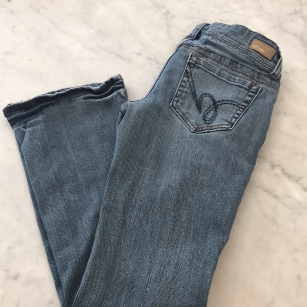 Refuge slight distressed denim jeans size 3 short